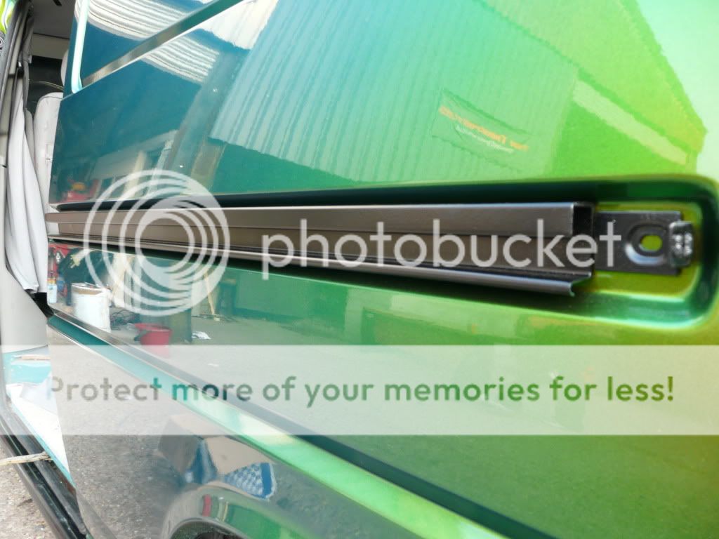 Powder coated BLACK SLIDING DOOR RAIL VW T4 Forum VW T5 Forum